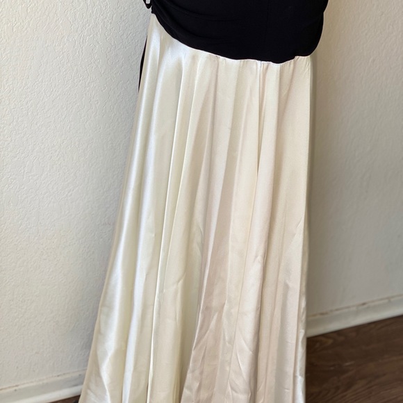 SOLDBeautiful Ivory satin  prom  dress size 11/12 prom - Picture 8 of 8
